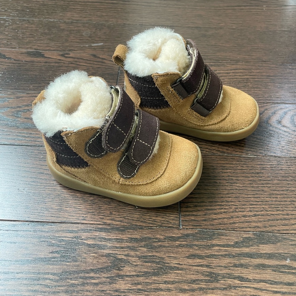UGG Chestnut Pritchard Suede Chukka Boot - Kids size 2/3